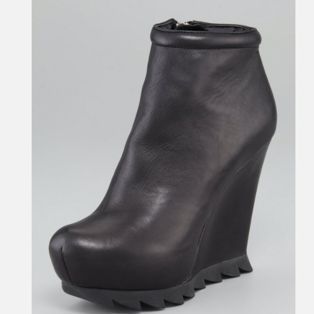 NWB Camilla Skovgaard Saw Sole Ankle Wedge Bootie Black Leather Size EU 38.5